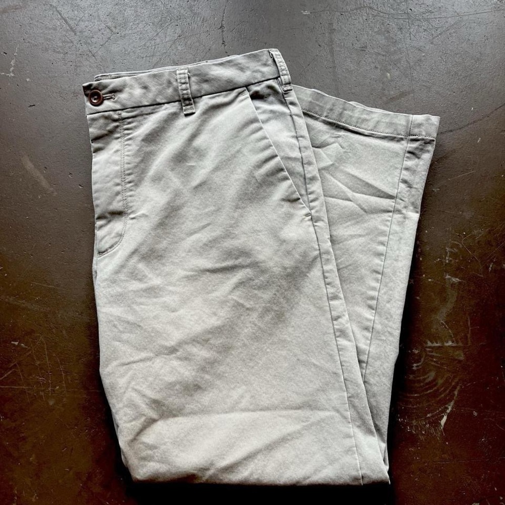 Izod Men's Light Gray Chinos